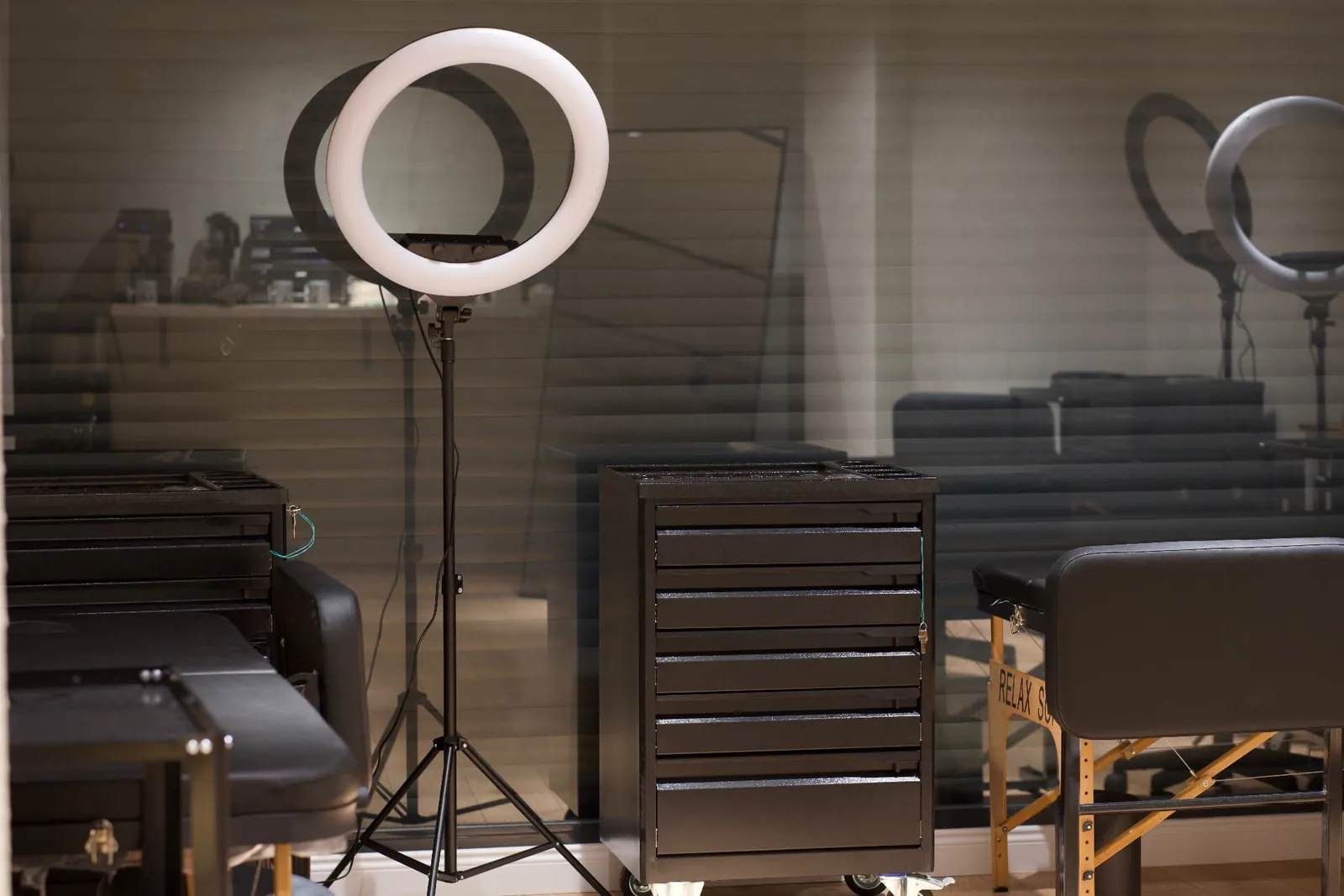 NEXA Atelier dövme ekipman istasyonu ve steril çekmece ünitesi
