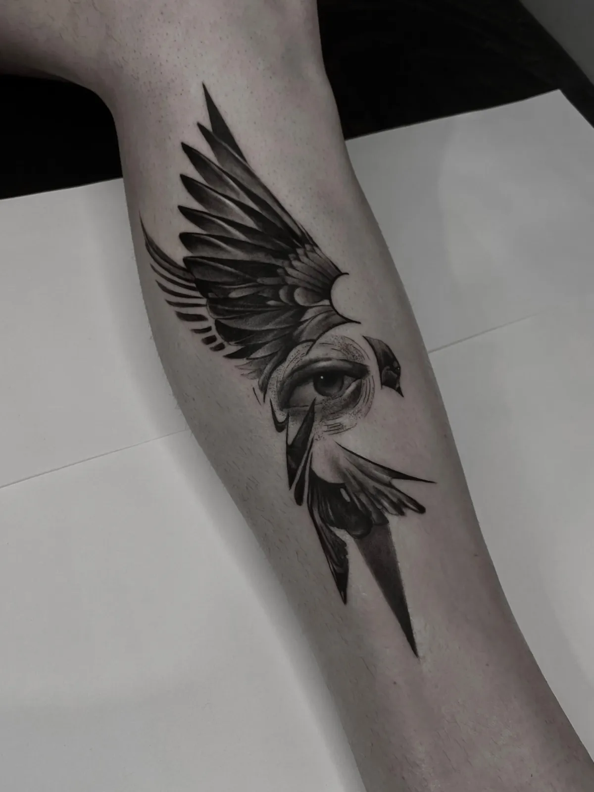Blackwork kanatlı göz kol dövmesi — NEXA Atelier